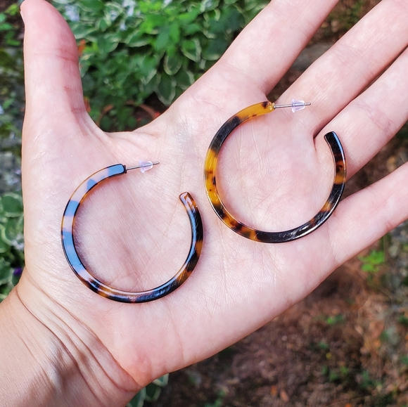 NWOT 43mm Tortoise Shell Acrylic Hoop Earr… - Picture 8 of 8